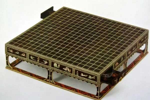 何乃渹弹棋盘什么朝代