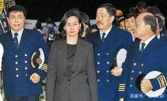 陈百强葬礼上,何超琼为何以人妻的身份去扶灵呢?