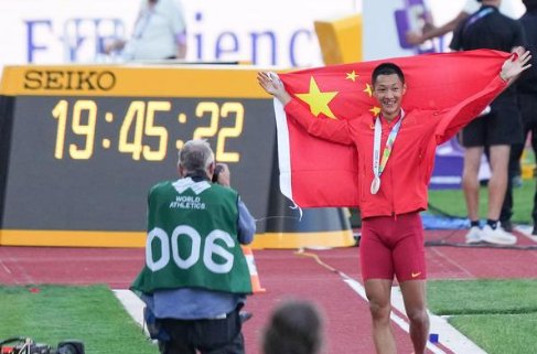 王嘉男赛后回忆决胜一跳，在采访中他都说了什么？