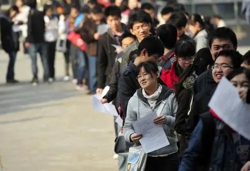 人民日报评“考研房”价格暴涨，这种行为该如何制止？