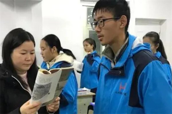 00后护理中专生，一路“免试”上大学本科，这给予我们哪些启示？