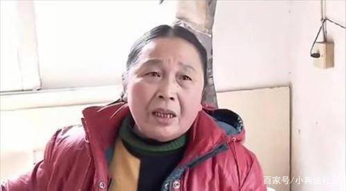 请问父母离婚法院把我判决给爸爸，以后还有义务赡养母亲吗？