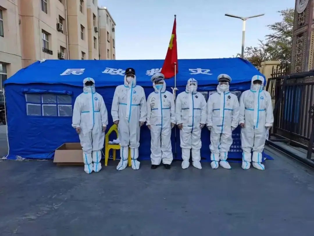 哈尔冰“大白”撬蛋糕店被指盗窃，警方对此做出了怎样的澄清？