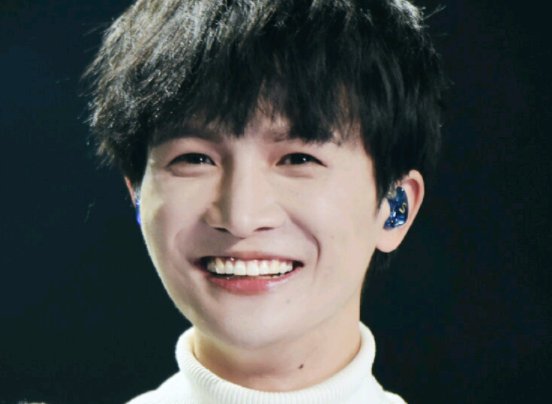 周深回粉丝评论是不是炒作？