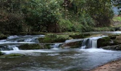 沟水汩汩什么意思