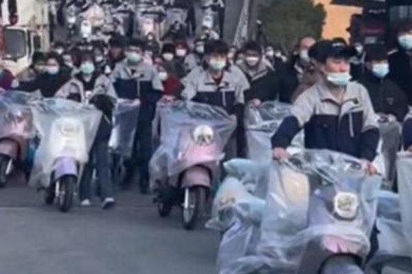 公司年终奖1人1辆电动车?员工回应