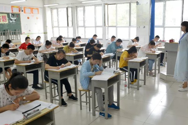 沈阳市各中学中考录取分数线是多少呢?