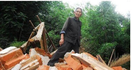 强拆老人房屋是犯罪行为吗？