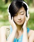 求张手机壁纸 桂纶镁带耳机的