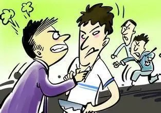 男子在地铁内辱骂拳打女孩，旁边大哥立刻上前制止，你遇到这种事会怎么做？