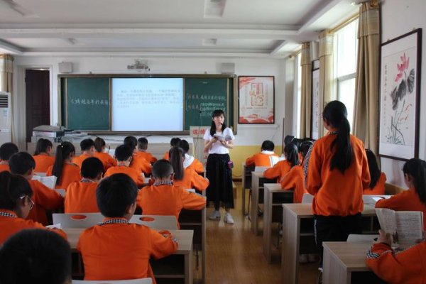 怀旧空吟闻笛赋到乡翻似烂柯人表达了作者怎样的情感