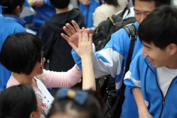 全国甲乙卷哪个难度大