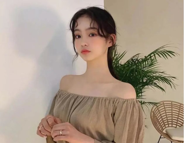 女生刘海两边的头发叫什么