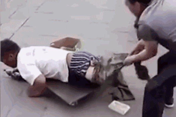 利用乞丐身份获利，此行为涉嫌违法吗？