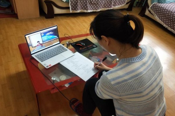 如何在网络培训课程快进？