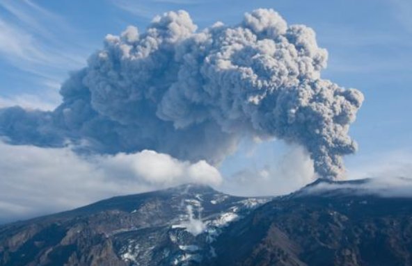 十天地震两万次！冰岛休眠800年火山或将爆发，会造成怎样的损失？