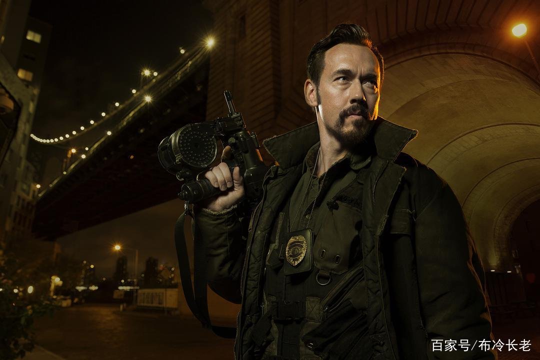 《血族》这部美剧中，第7集结尾和第12集预告中出现的神秘人是谁？