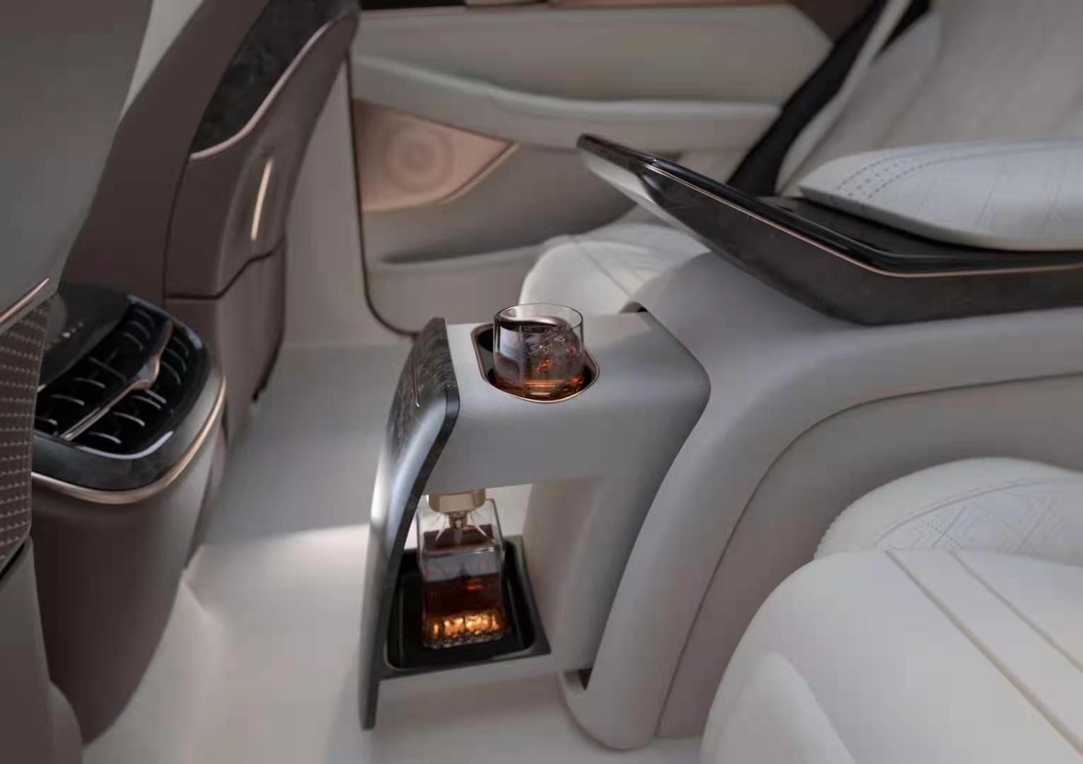 内饰豪华感直逼7系、S级，这台恒驰1你猜得多少钱？