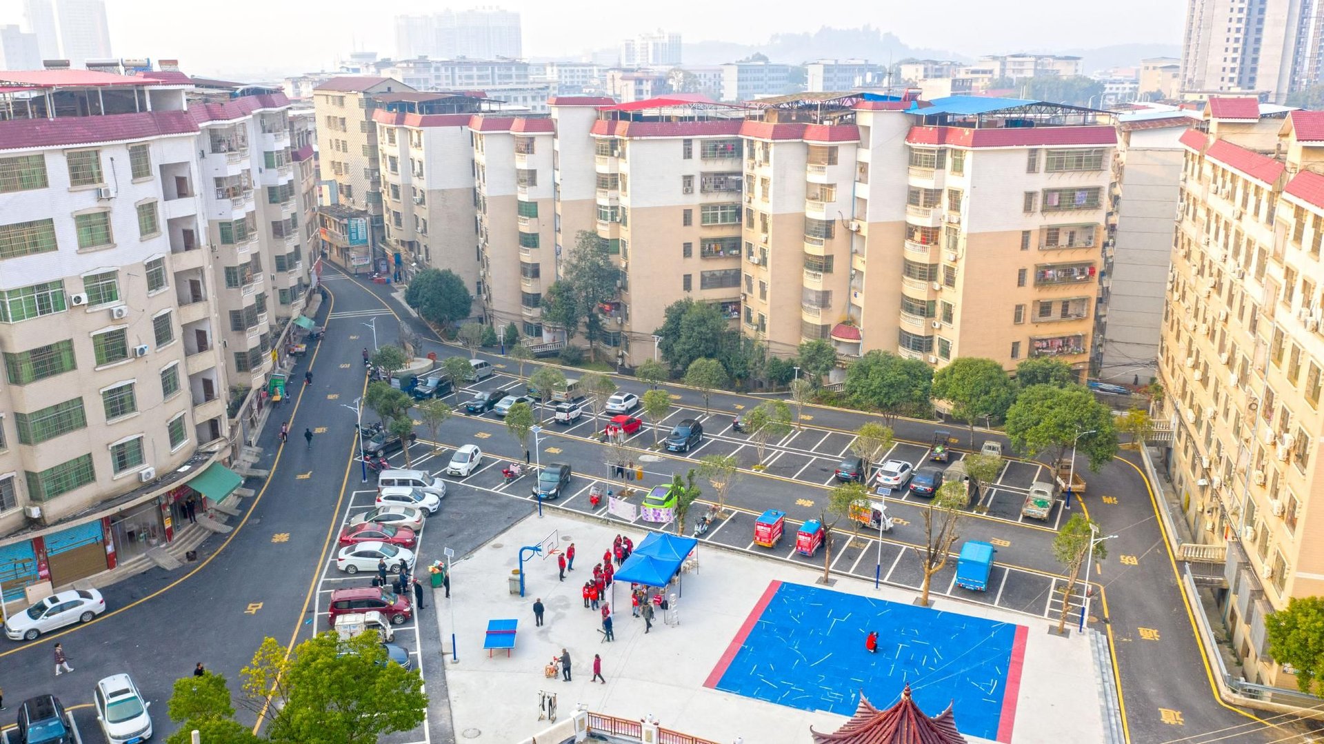 长沙一业主在楼顶建游泳池，业主这一行为合法吗？