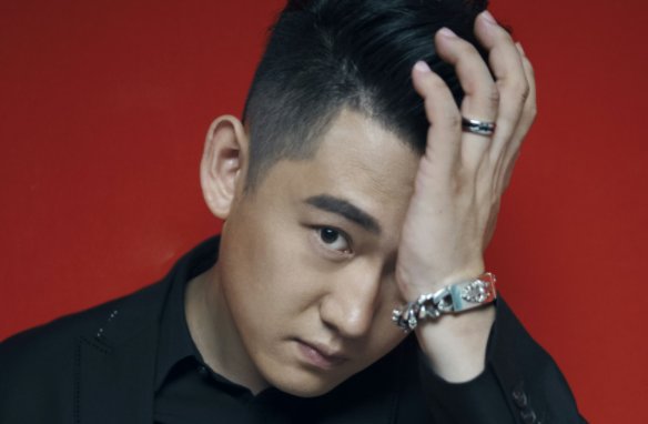 你说在好的将来也换不回兄弟在一起的昨天是什么歌