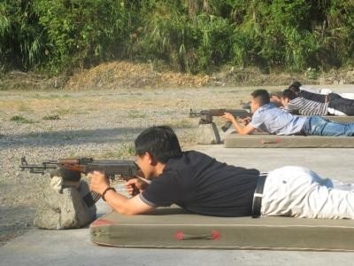 八一射击场还有吗?实弹射击时可以和枪合影吗?