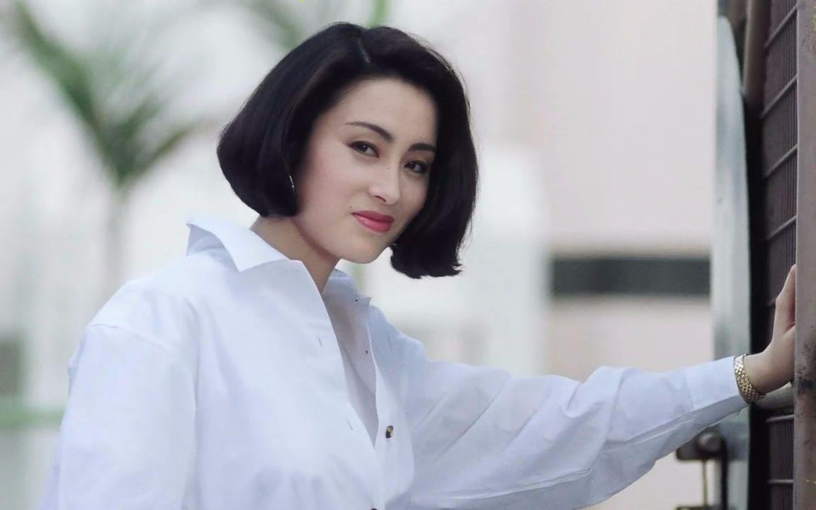 最让人心动联想的穿帮镜头,周星驰一直盯着看,张敏到底露了啥?