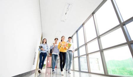 学生会长和小干事