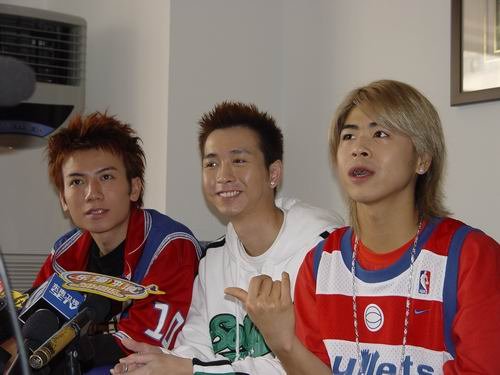 歌词是:何时我会妒忌,我会担心魔鬼抢走你,这是什么歌,粤语的?