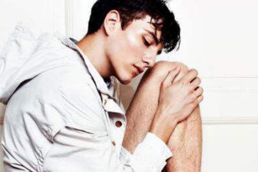 闷骚这个词的意思？