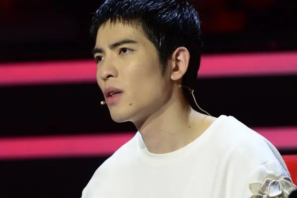 萧敬腾称不怕雨神人设崩塌，他为什么会被大家称为雨神？