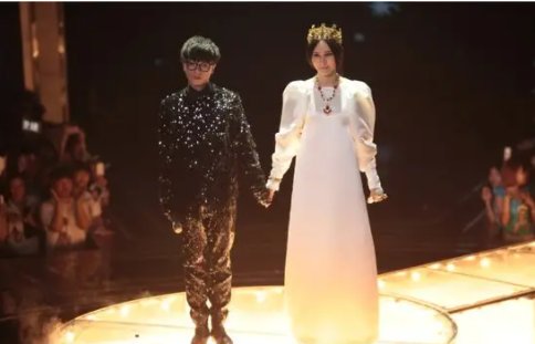 尚雯婕与华晨宇之间有什么关系？相比之下，谁在音乐方面的造诣更高？