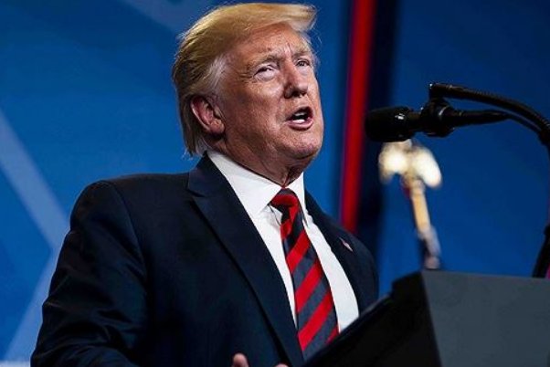 奥巴马和特朗普相比，谁实施的政策更有利于美国发展？