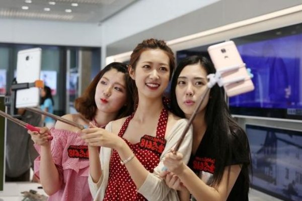 网红现象,正在成为精神毒品:为什么说低质量的快感,会彻底废掉一个人?