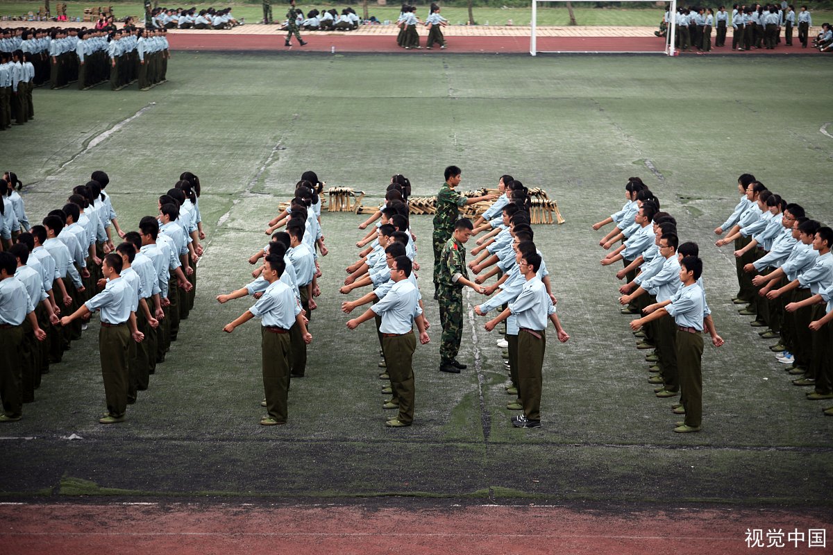 山东一父亲劝在日照上学的女儿别回家，女儿对此是如何回应的？