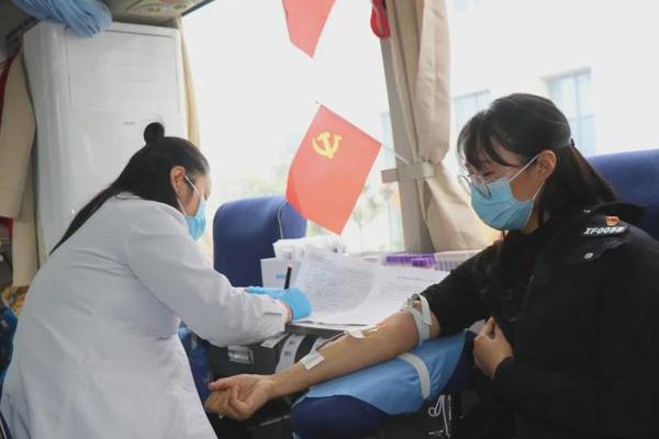 江西九江大叔14年献了110斤血液,这些血液能救多少人?