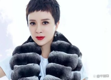 网传金巧巧被袁立爆料，花十几万从美国帮傅艺伟戒毒，本人亲回应，咋回事？