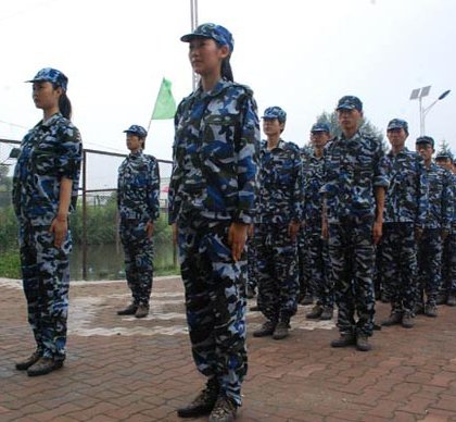 标准的立正，稍息，敬礼，的姿势是怎样的