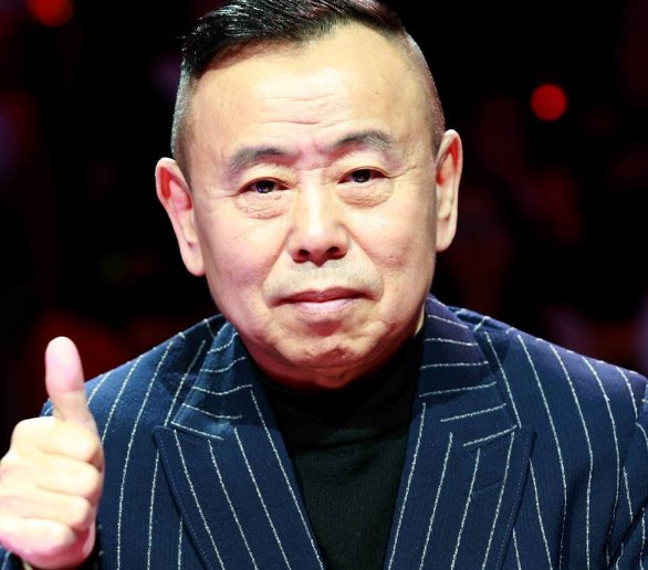 潘长江直播卖酒惹争议，无视反诈警官连麦，网友直呼目无法纪，你怎么看？