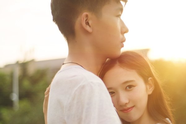 比老公大10岁，感情很好，老了以后会不会有隔阂？