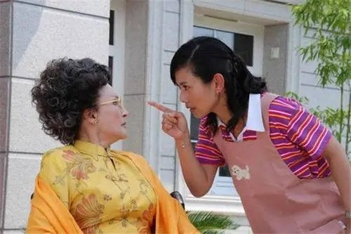 对于一团乱的家庭关系，要怎么处理比较好？