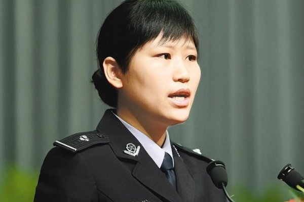 轰动一时的“警察妈妈”:汶川废墟中哺乳9婴,今已是政治部主任