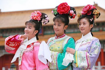 男朋友想知道新还珠格格第十集的内容简介是什么?