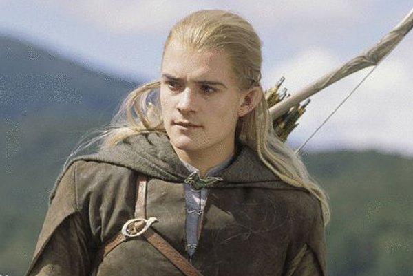 指环王中的精灵主角莱格拉斯在精灵王国中是什么地位？他与精灵王艾尔隆又是什么关系？请知道的朋友赐教！