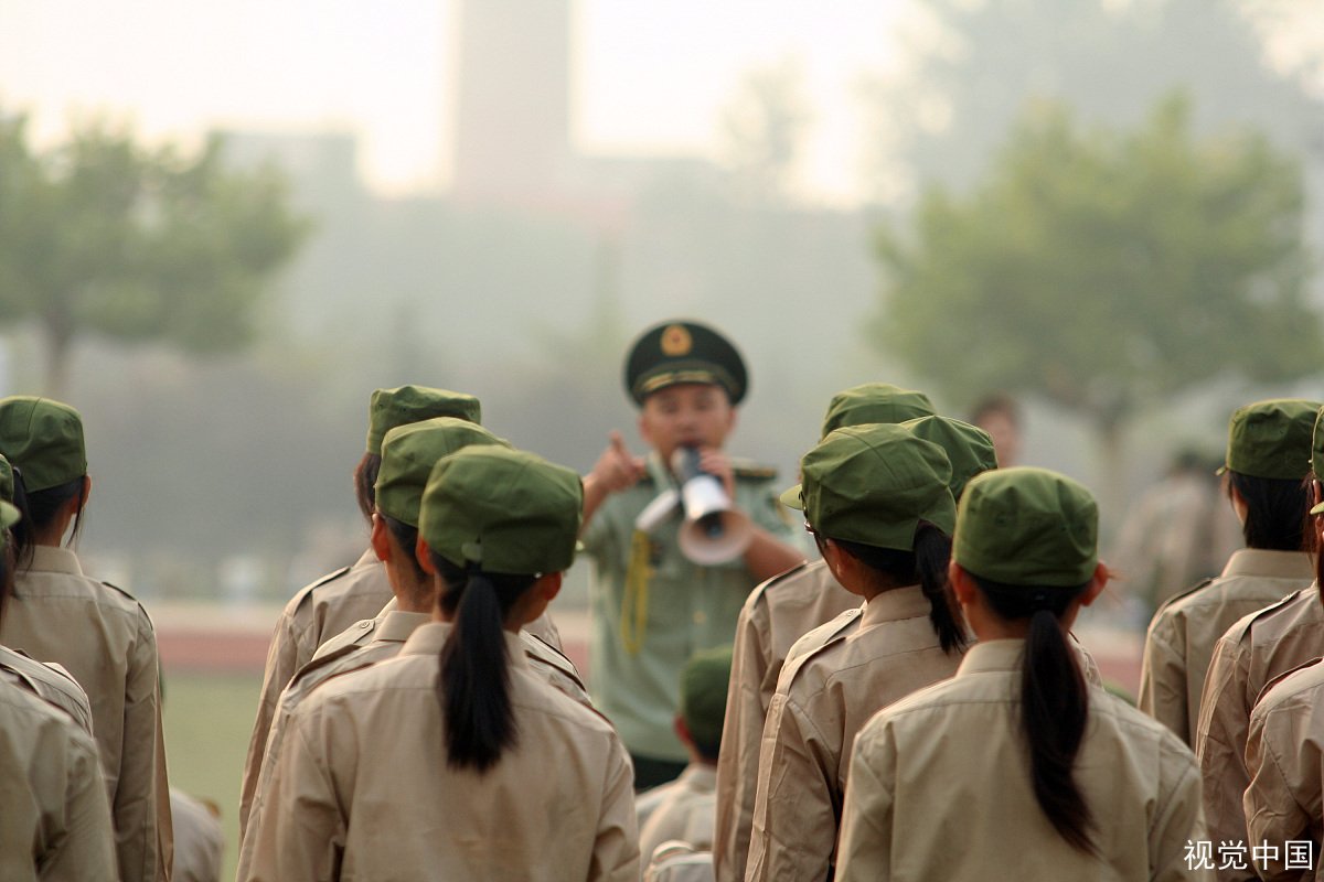 山东一父亲劝在日照上学的女儿别回家，女儿对此是如何回应的？