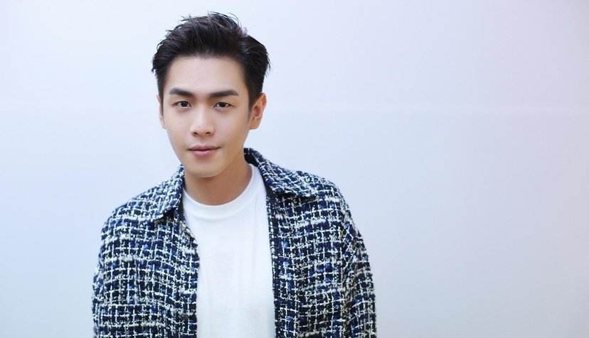 张若昀用美食滤镜自拍，其粉丝对他有何评价？