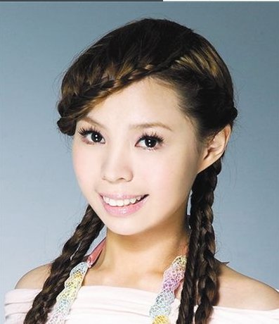 求,,,..一首歌的歌词是黑的白的蓝的紫的你的我的他的,什么的.