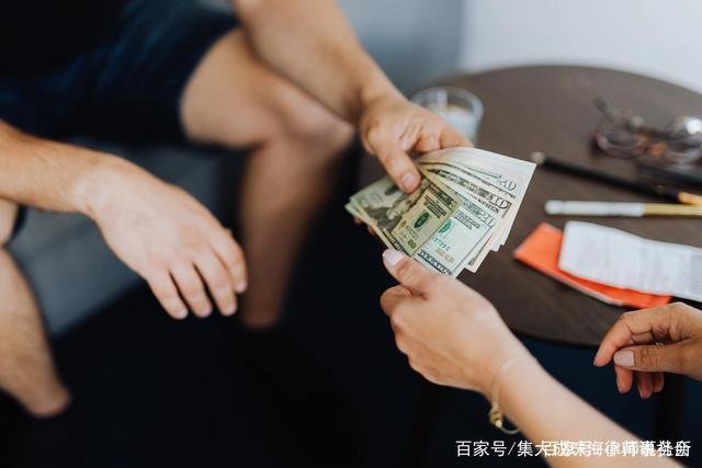 请问父母离婚法院把我判决给爸爸，以后还有义务赡养母亲吗？