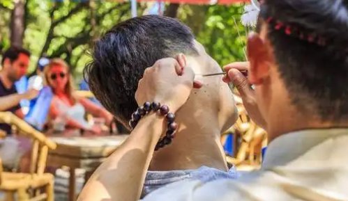 采耳诈骗“现身”太原街头，市民需防范！嫌疑人为何能频频得手？