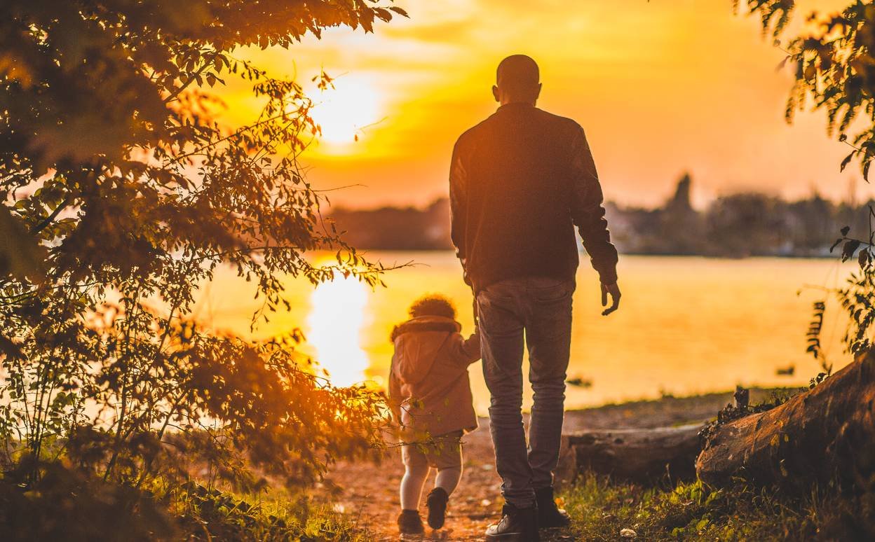 沈阳一对父子连续37年国庆在同地合影，他们为何会选择在同一地合影？