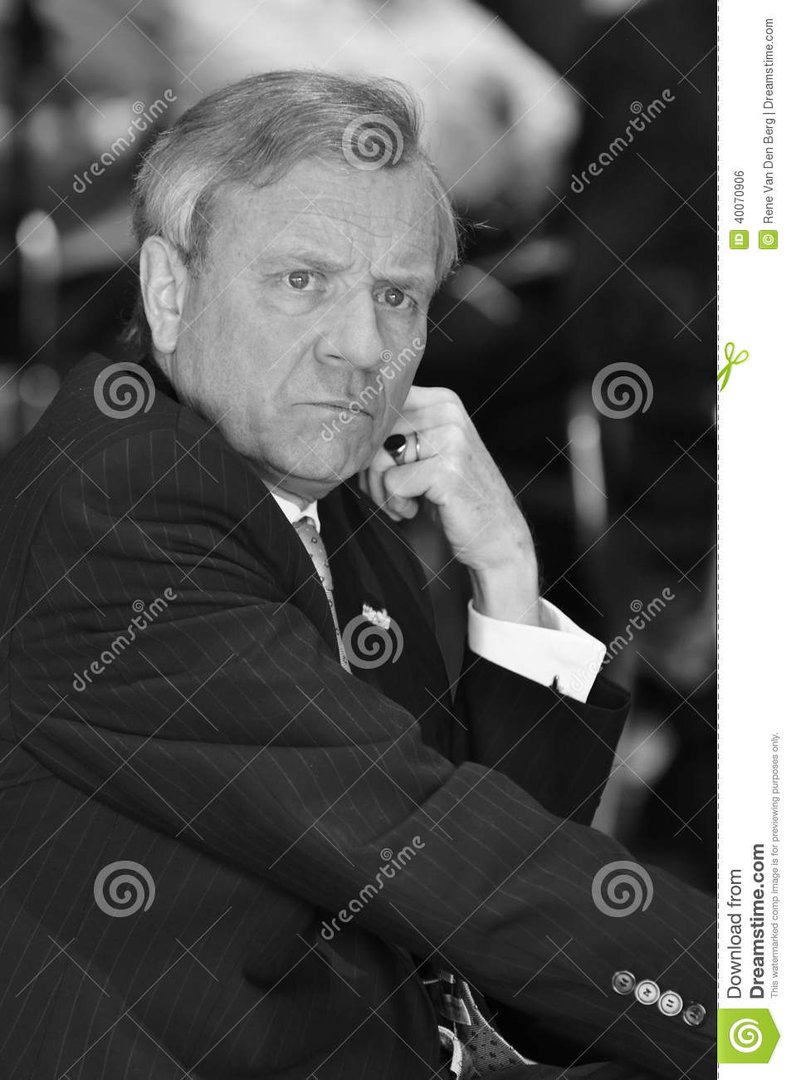 夏侯雅伯的经历